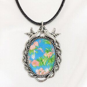 Colorful Floral Pendant Necklace with Silver Accents – Vintage-Inspired Jewelry